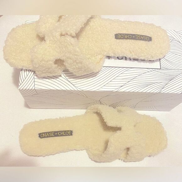 🛍️Chase +Chloe Beige size:9 Cosy Slippers feature a super cushy footed 💥 - Picture 1 of 7